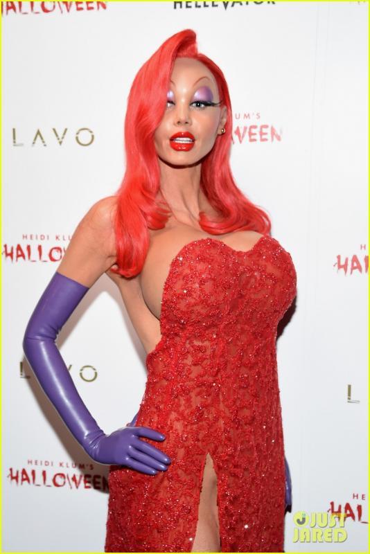 heidi-klum-jessica-rabbit-2015-halloween-03.jpg
